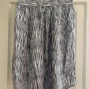 kavu chevron gray and white tulip skirt